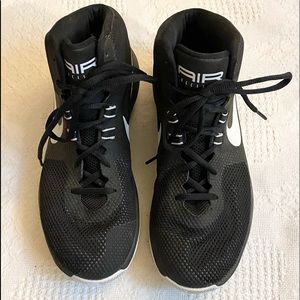 Nike basketball shoes, size 11, like new condition